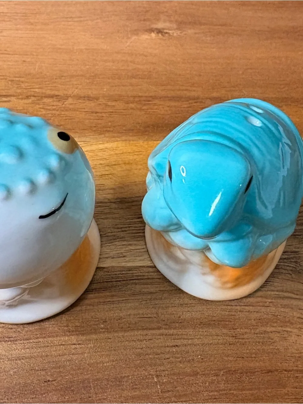 Cracker Barrel Turquoise and White Puffer Fish & SeaTurtle Salt & Pepper Shakers